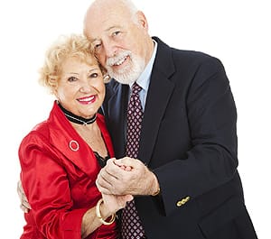 abuelos bailando en sus bodas de oro
